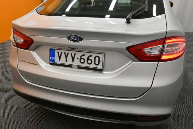 Harmaa Viistoperä, Ford Mondeo – VYV-660