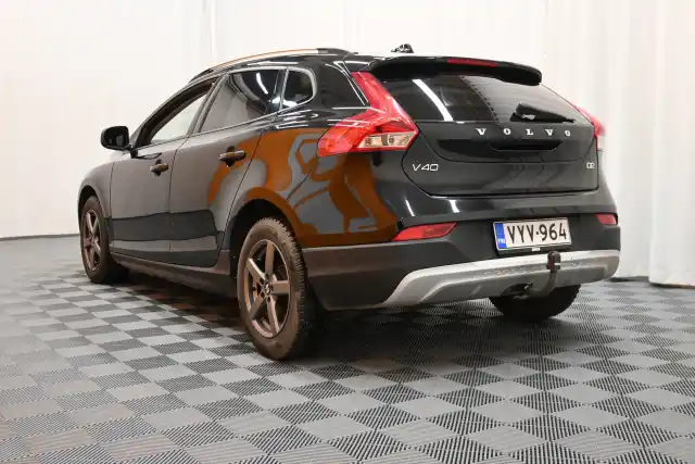 Musta Viistoperä, Volvo V40 Cross Country – VYV-964