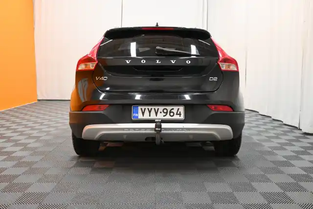 Musta Viistoperä, Volvo V40 Cross Country – VYV-964