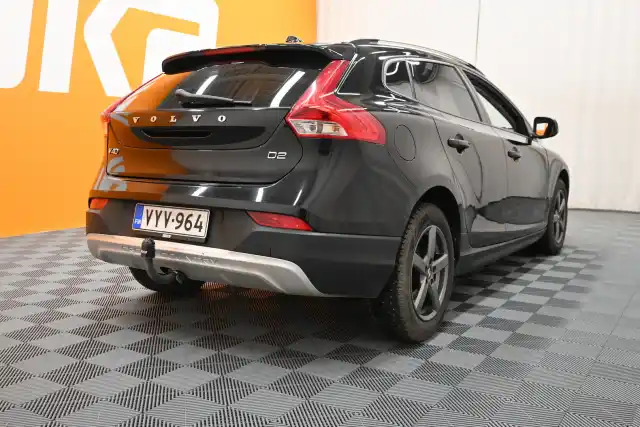 Musta Viistoperä, Volvo V40 Cross Country – VYV-964