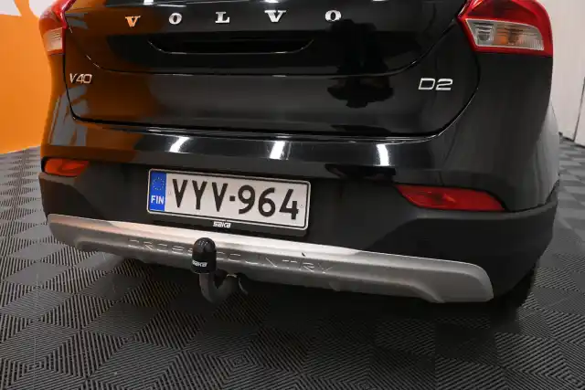 Musta Viistoperä, Volvo V40 Cross Country – VYV-964