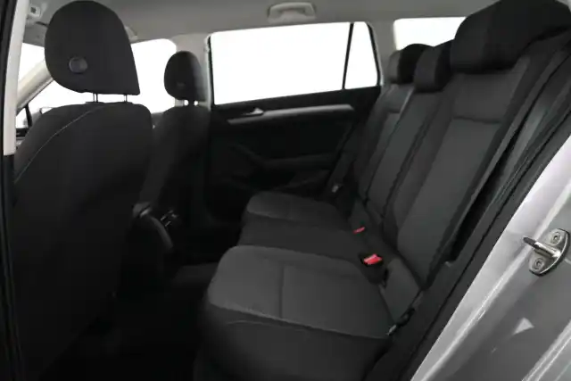 Harmaa Farmari, Volkswagen Passat – VYY-141
