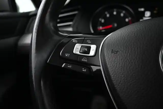 Harmaa Farmari, Volkswagen Passat – VYY-141