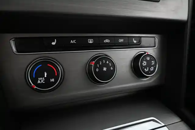 Harmaa Farmari, Volkswagen Passat – VYY-141