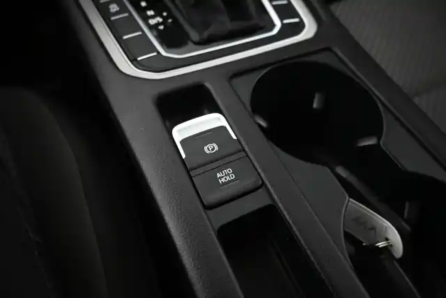 Harmaa Farmari, Volkswagen Passat – VYY-141