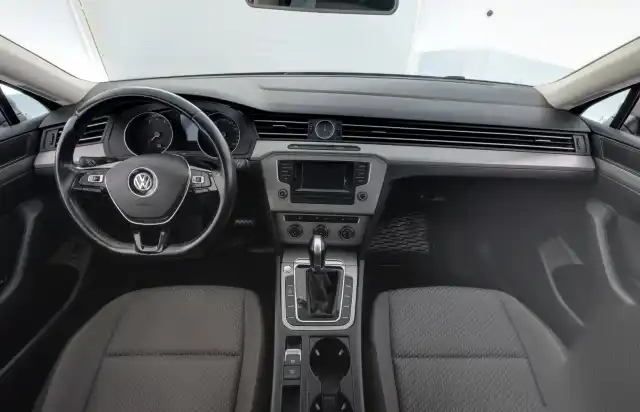 Harmaa Farmari, Volkswagen Passat – VYY-141