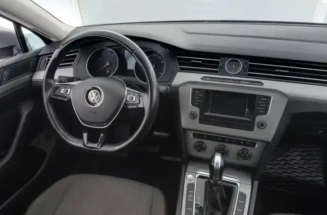 Harmaa Farmari, Volkswagen Passat – VYY-141