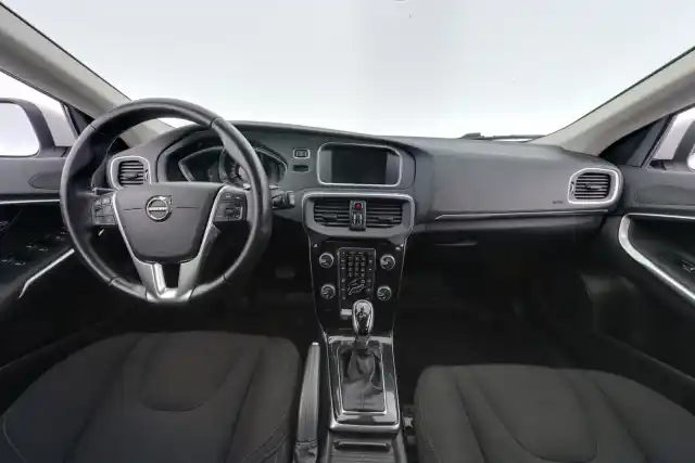 Valkoinen Viistoperä, Volvo V40 – VYY-316