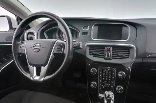 Valkoinen Viistoperä, Volvo V40 – VYY-316