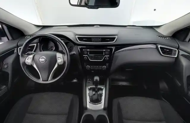 Valkoinen Maastoauto, Nissan Qashqai – VYZ-395