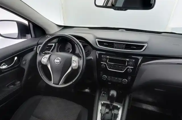 Valkoinen Maastoauto, Nissan Qashqai – VYZ-395
