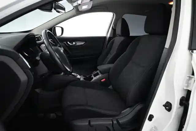 Valkoinen Maastoauto, Nissan Qashqai – VYZ-395