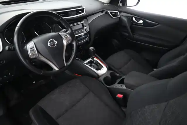 Valkoinen Maastoauto, Nissan Qashqai – VYZ-395