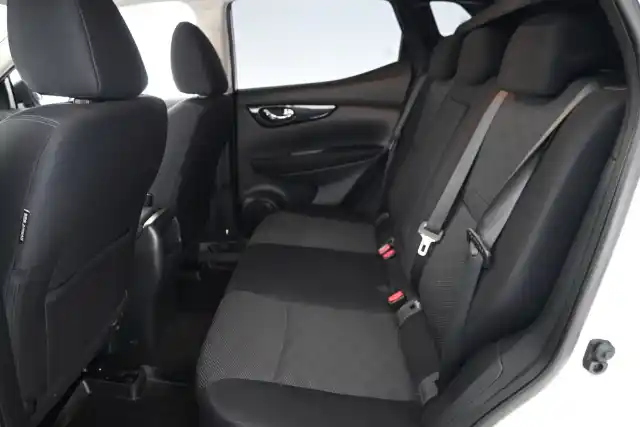 Valkoinen Maastoauto, Nissan Qashqai – VYZ-395
