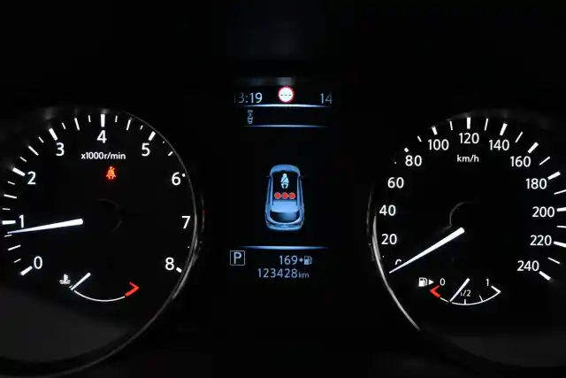 Valkoinen Maastoauto, Nissan Qashqai – VYZ-395