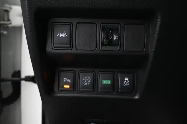 Valkoinen Maastoauto, Nissan Qashqai – VYZ-395