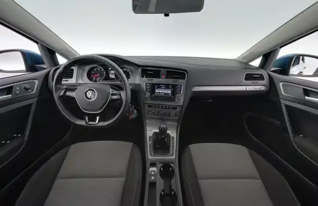 Sininen Viistoperä, Volkswagen Golf – VZA-763