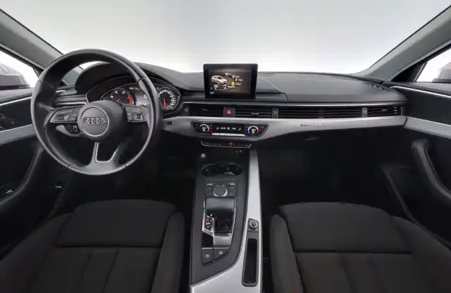 Hopea Farmari, Audi A4 – VZC-118