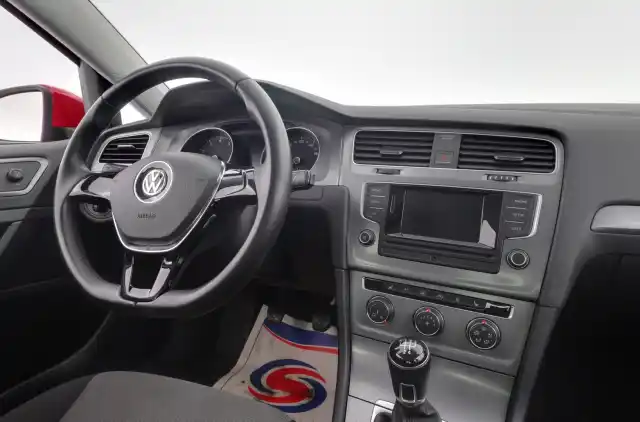 Punainen Viistoperä, Volkswagen Golf – VZC-151