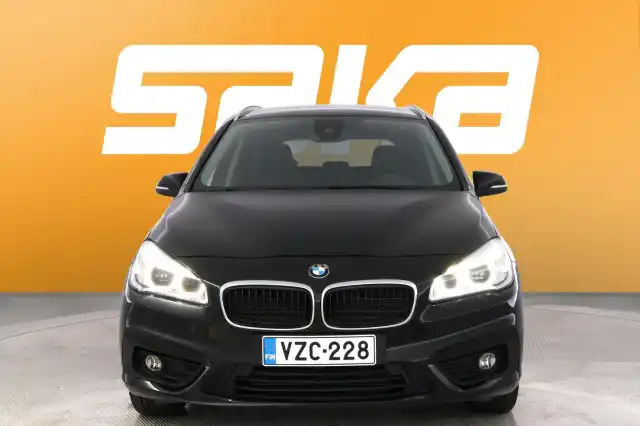 Musta Tila-auto, BMW 218 – VZC-228