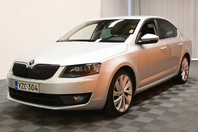 Harmaa Viistoperä, Skoda Octavia – VZC-304