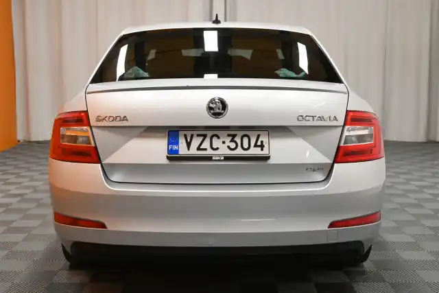 Harmaa Viistoperä, Skoda Octavia – VZC-304