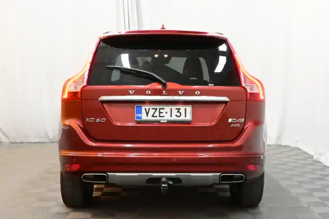Punainen Maastoauto, Volvo XC60 – VZE-131