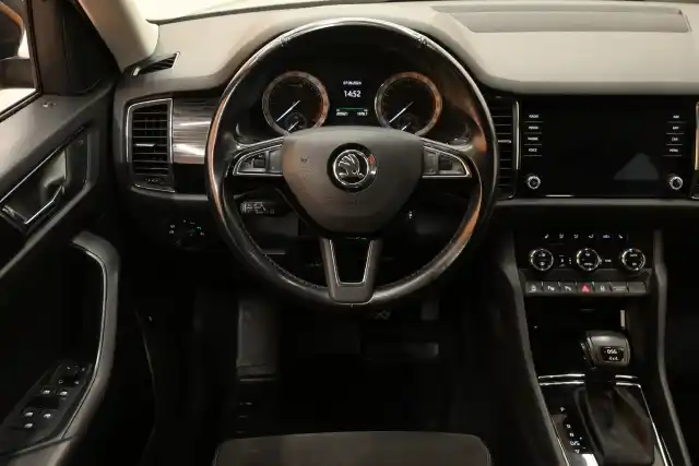 Harmaa Maastoauto, Skoda Kodiaq – VZE-736