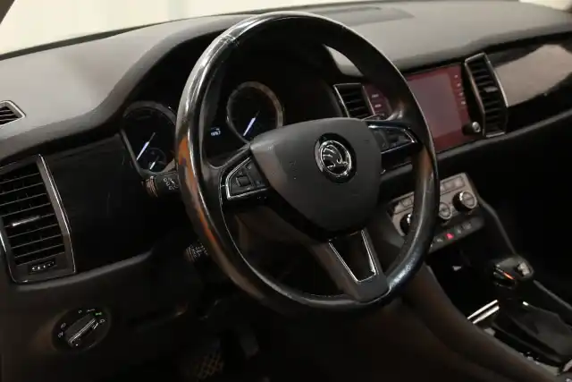 Harmaa Maastoauto, Skoda Kodiaq – VZE-736