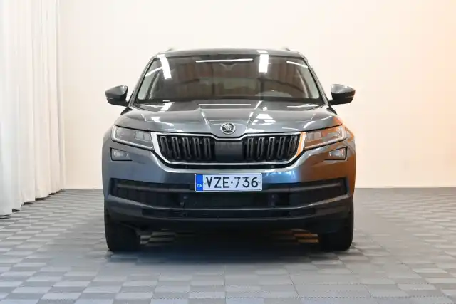 Harmaa Maastoauto, Skoda Kodiaq – VZE-736