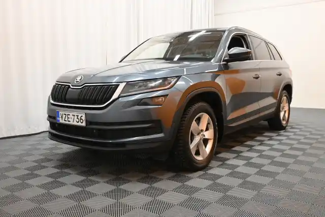 Harmaa Maastoauto, Skoda Kodiaq – VZE-736