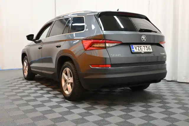 Harmaa Maastoauto, Skoda Kodiaq – VZE-736