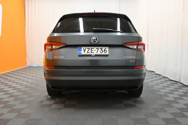 Harmaa Maastoauto, Skoda Kodiaq – VZE-736