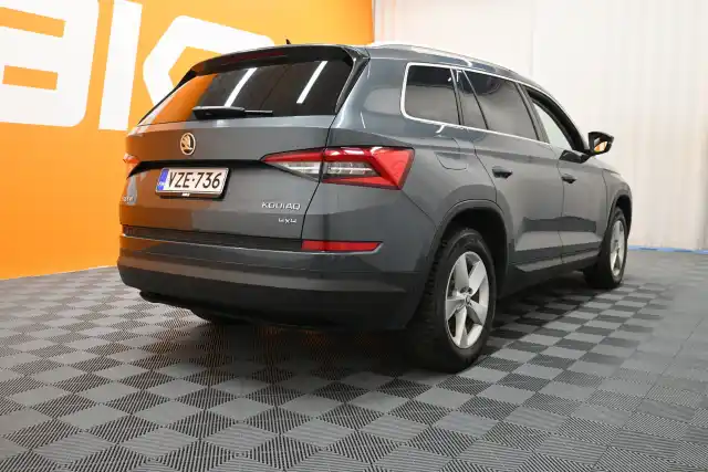 Harmaa Maastoauto, Skoda Kodiaq – VZE-736