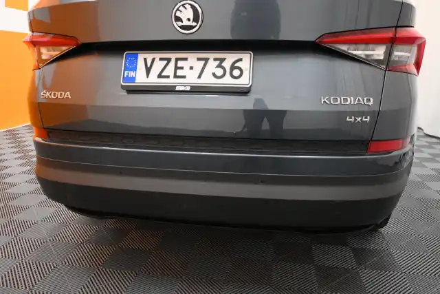 Harmaa Maastoauto, Skoda Kodiaq – VZE-736