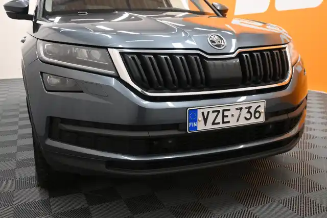 Harmaa Maastoauto, Skoda Kodiaq – VZE-736