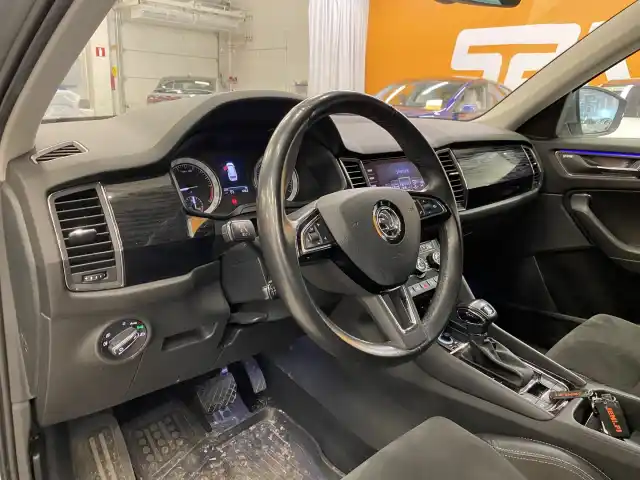 Harmaa Maastoauto, Skoda Kodiaq – VZE-738