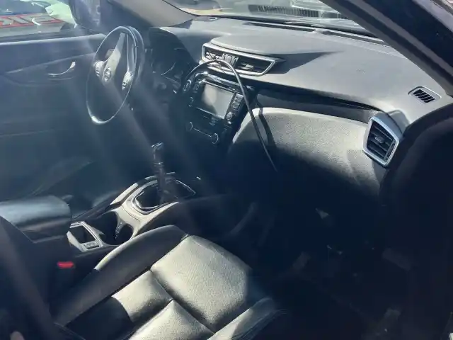 Musta Maastoauto, Nissan X-Trail – VZE-861