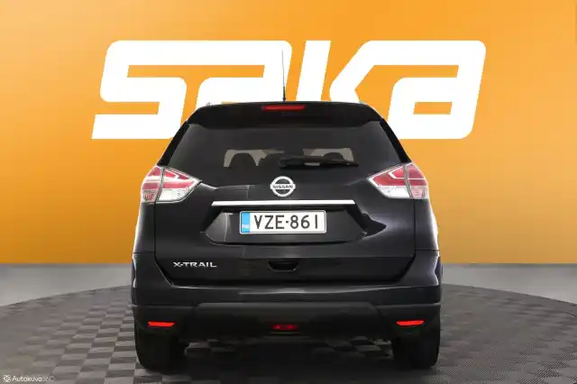 Musta Maastoauto, Nissan X-Trail – VZE-861