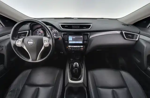 Musta Maastoauto, Nissan X-Trail – VZE-861