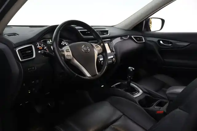 Musta Maastoauto, Nissan X-Trail – VZE-861