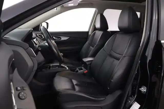 Musta Maastoauto, Nissan X-Trail – VZE-861