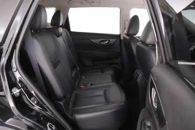 Musta Maastoauto, Nissan X-Trail – VZE-861