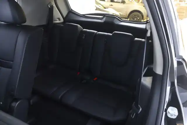Musta Maastoauto, Nissan X-Trail – VZE-861