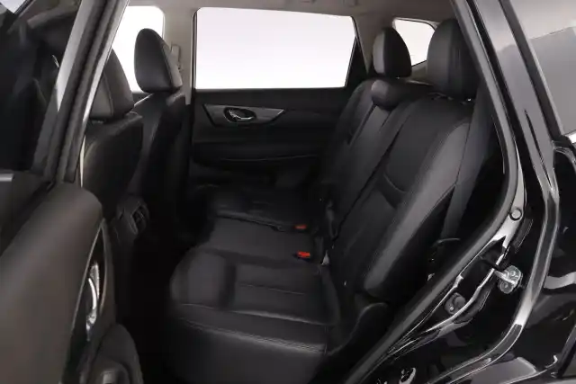 Musta Maastoauto, Nissan X-Trail – VZE-861