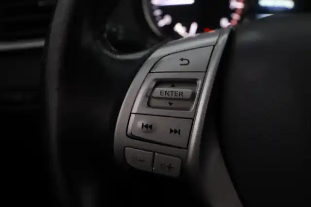 Musta Maastoauto, Nissan X-Trail – VZE-861