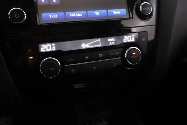 Musta Maastoauto, Nissan X-Trail – VZE-861