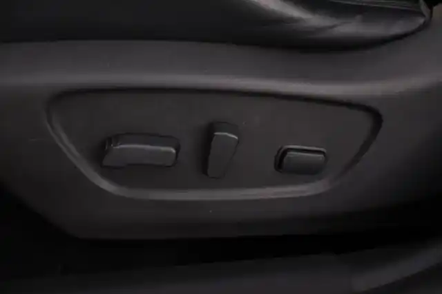 Musta Maastoauto, Nissan X-Trail – VZE-861