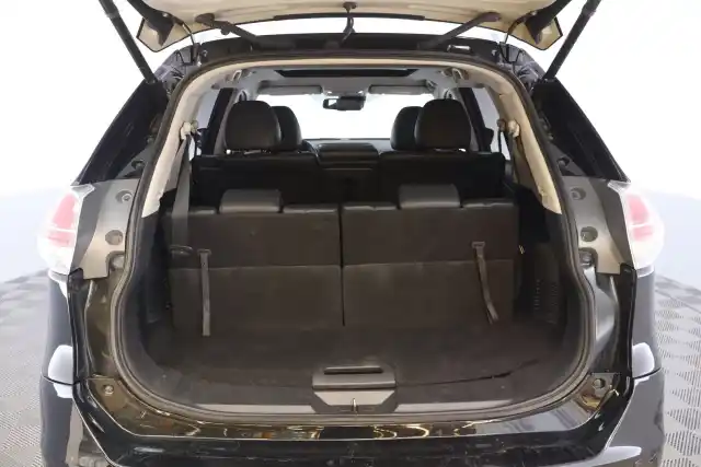 Musta Maastoauto, Nissan X-Trail – VZE-861