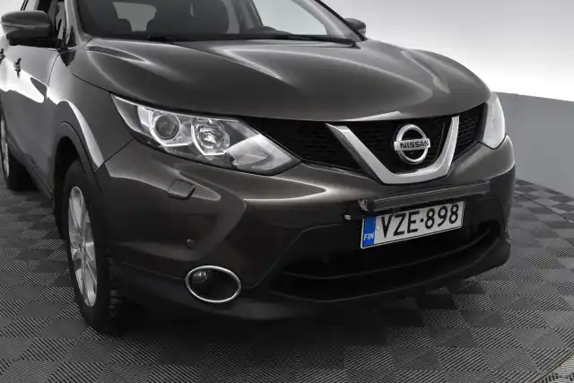 Ruskea Maastoauto, Nissan Qashqai – VZE-898